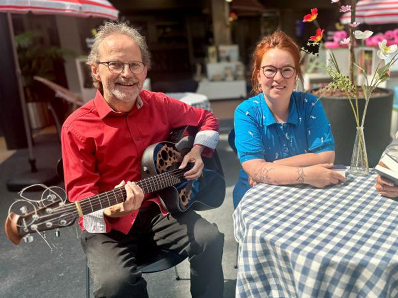 Biblioteksmusikant Peter Elmelund, børnekulturformidler og bogbuschauffør Ida Homilius og bibliotekschef Lone Føgh Westphall.