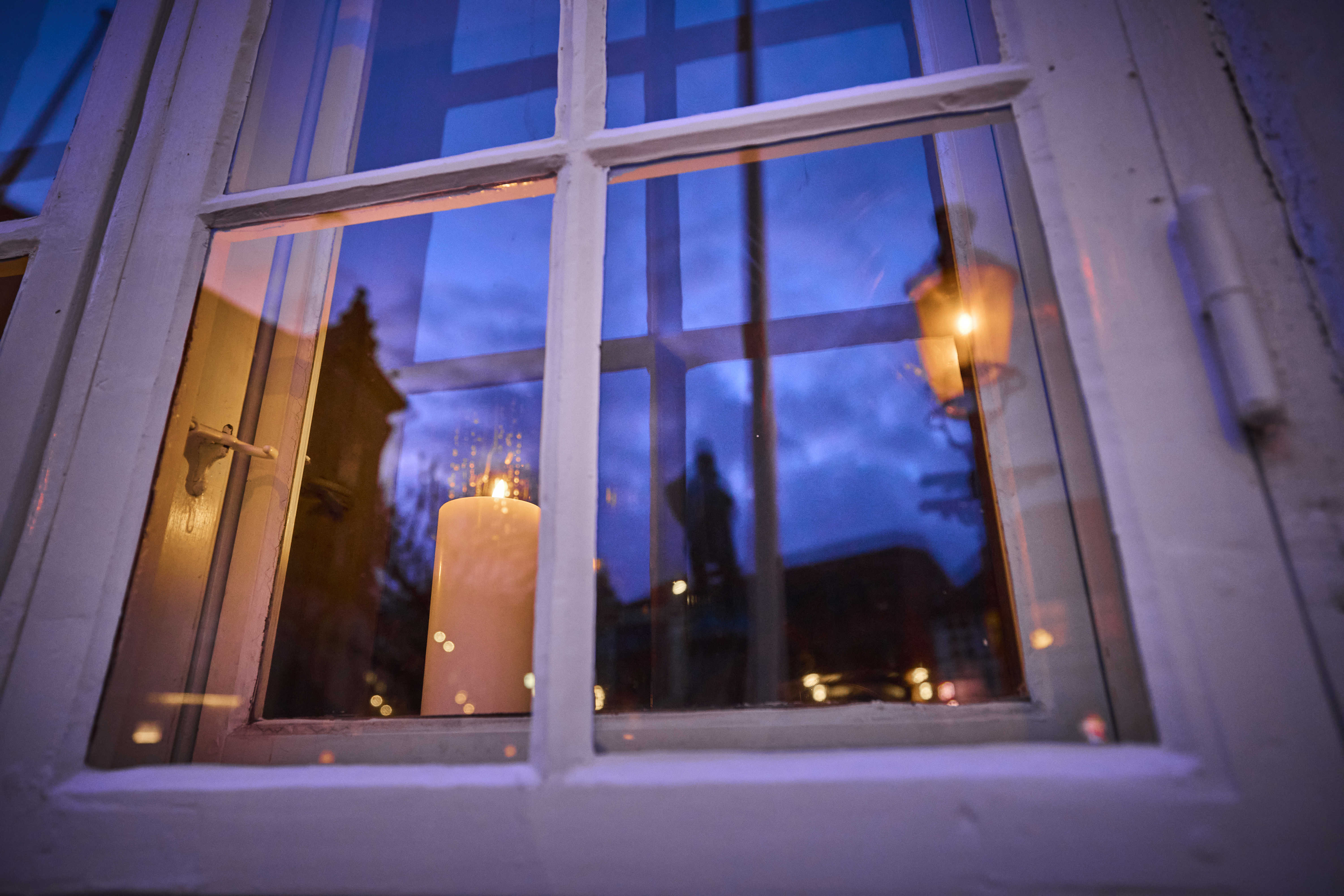 Lys i vinduerne på Rådhuset